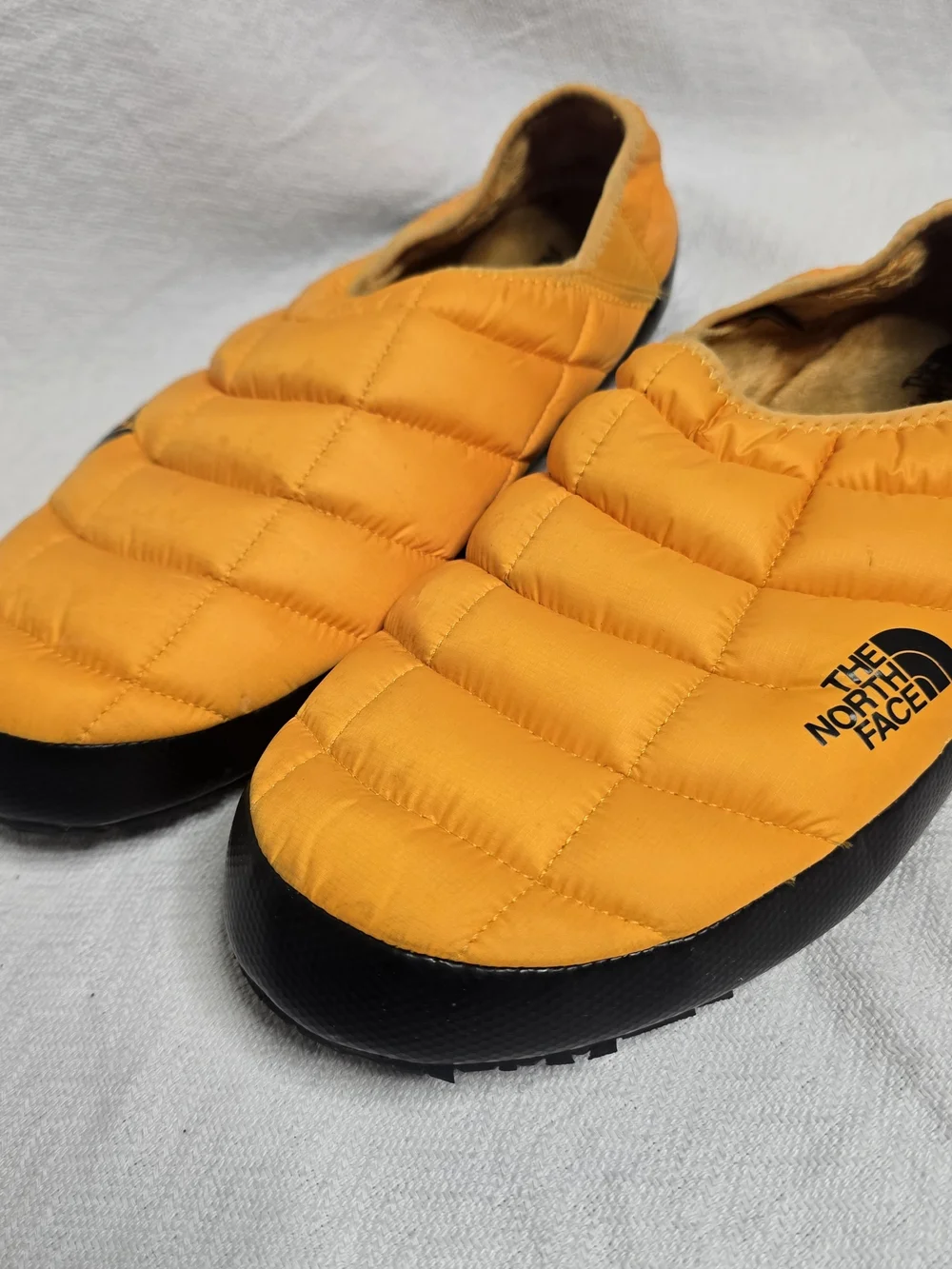 The North Face Men's Lined Insulated Quilted Slip-On Slippers Yellow/Black